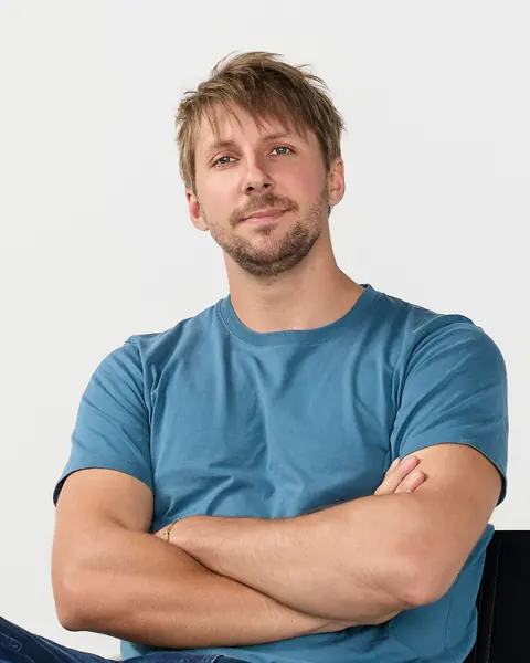 Alex Merad, founder of Dejadone